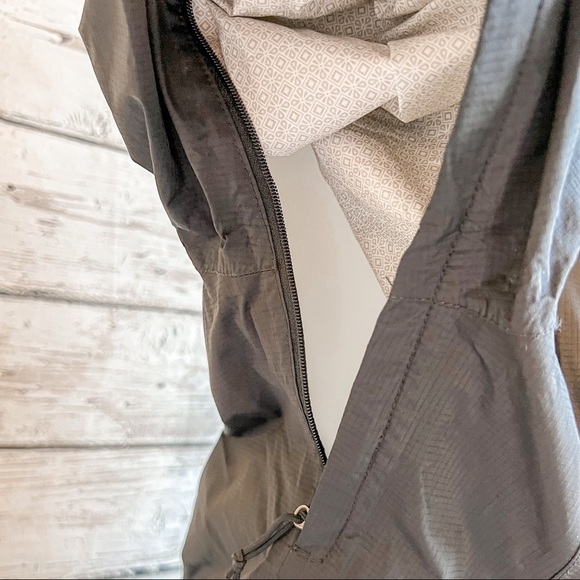 The North Face black HyVent 2.5L jacket - Picture 8 of 9